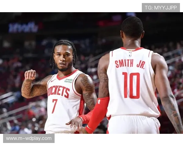 雷霆与火箭内线对决激烈展开 双方强劲实力难分高下