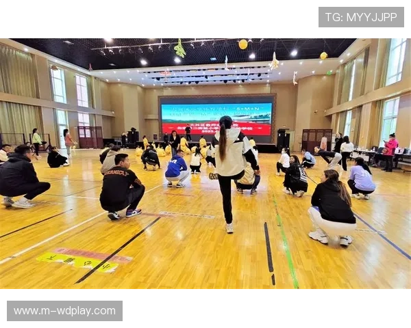 草原村排夏令营返乡大学生教垃圾分类,儿童排球队启蒙体教融合 草原村排夏令营返乡大学生教垃圾分类,儿童排球队启蒙体教融合