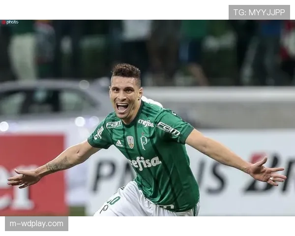 朗斯新帅德泽尔比迎主场首秀,战术风格初现端倪